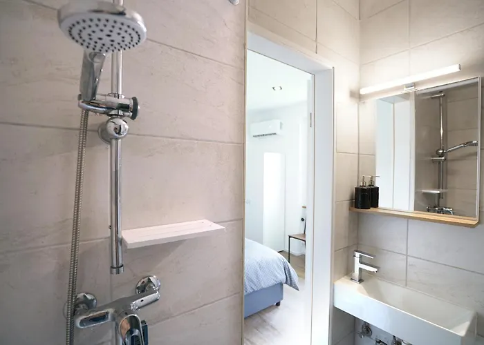 Be Easy In Selva Локарно